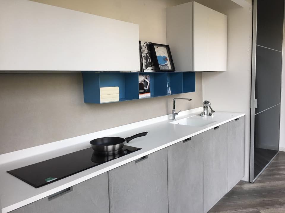 Cucina con ante in cemento